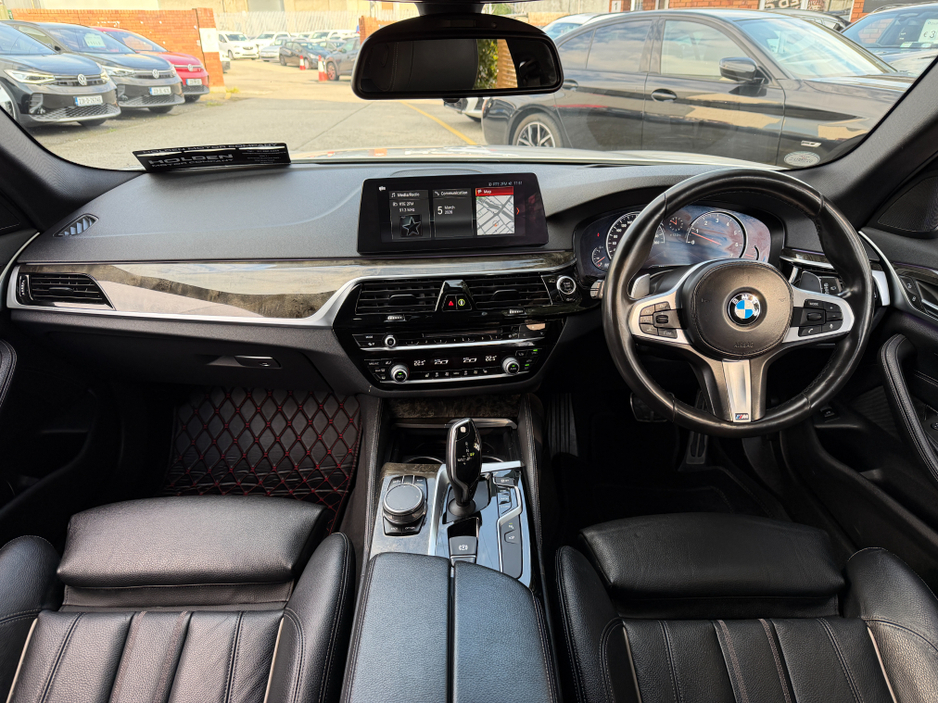 2018 BMW 5 Series - image 27