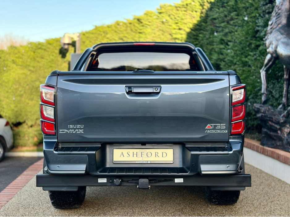 2025 Isuzu D-MAX - image 3