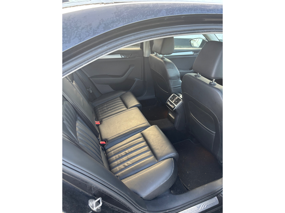 2017 Skoda Superb - image 2