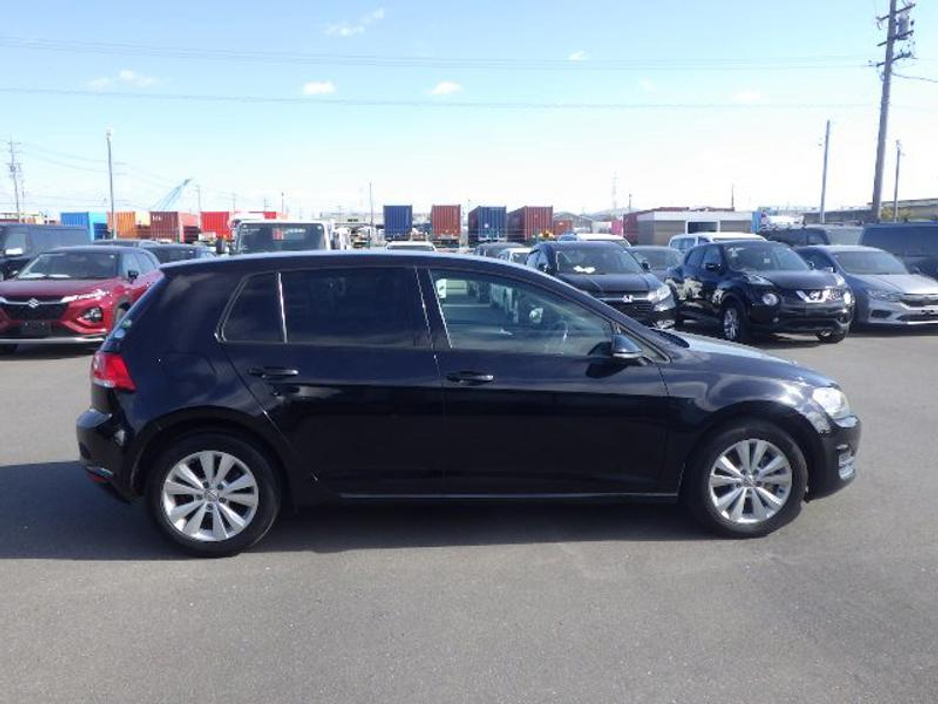 2016 Volkswagen Golf - image 4