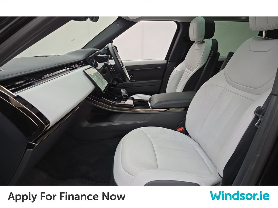 2025 Land Rover Range Rover Sport - image 4