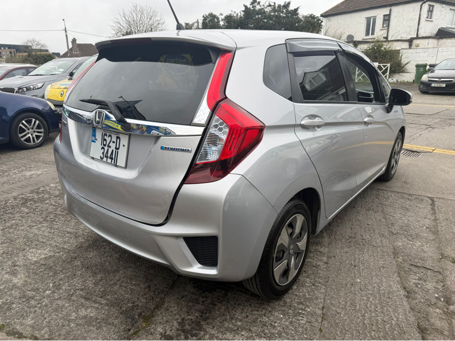 2016 Honda Fit - image 5