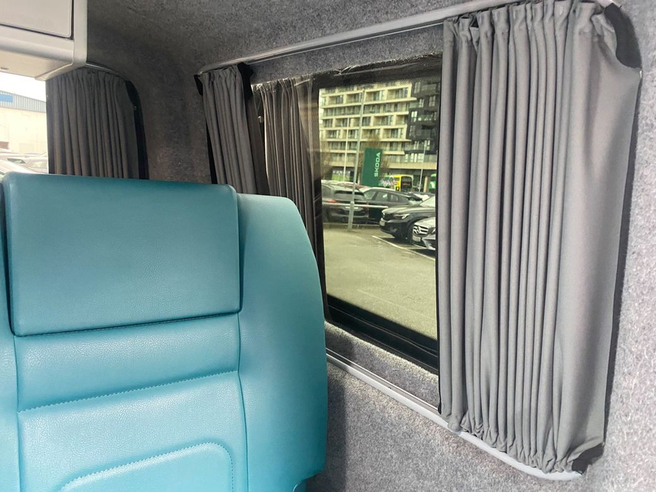 2018 Volkswagen Transporter - image 26