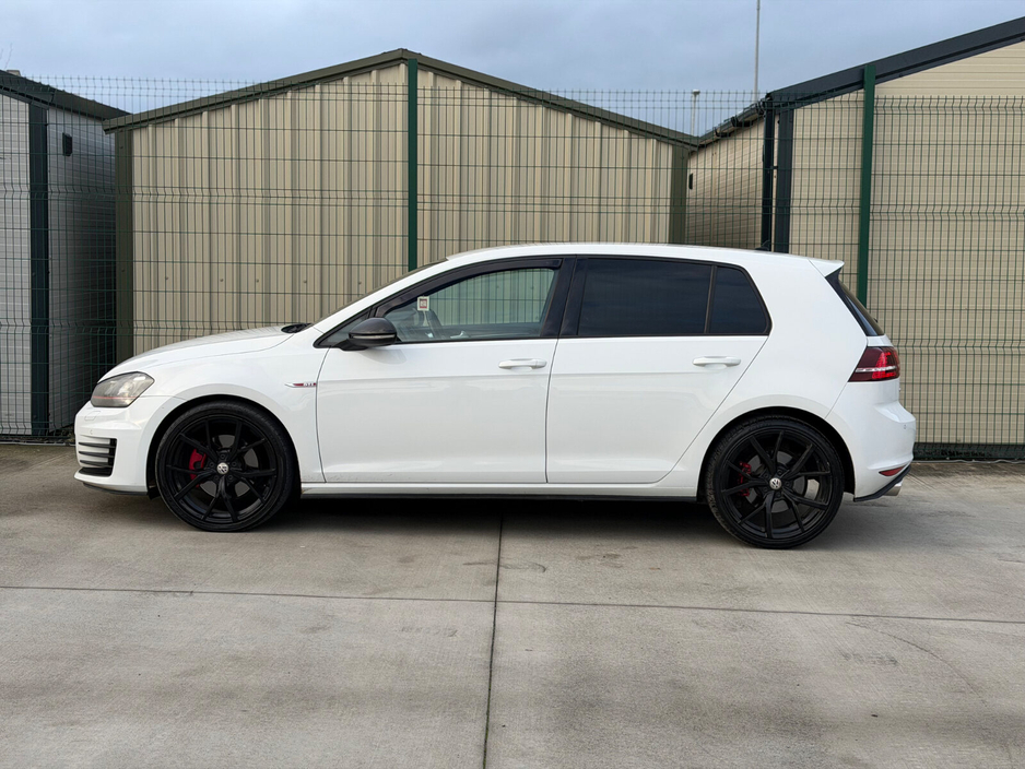 2016 Volkswagen Golf - image 4