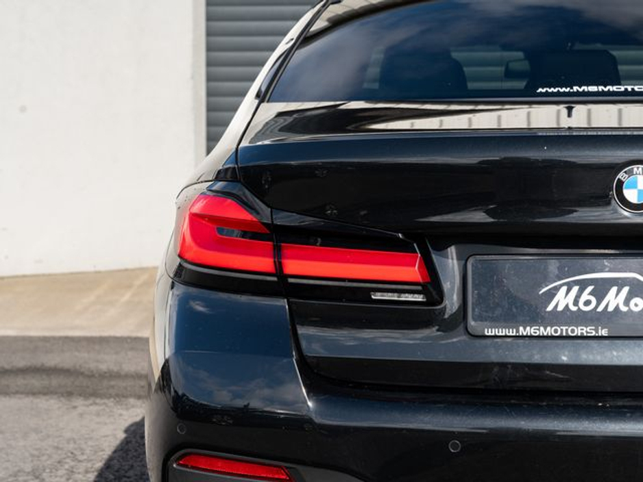 2022 BMW 5 Series - image 9