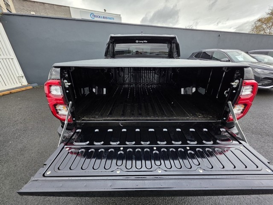 2026 Toyota Hilux - image 10