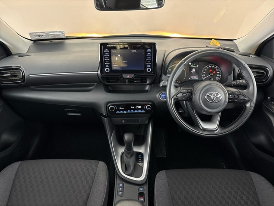 2024 Toyota Yaris - image 8