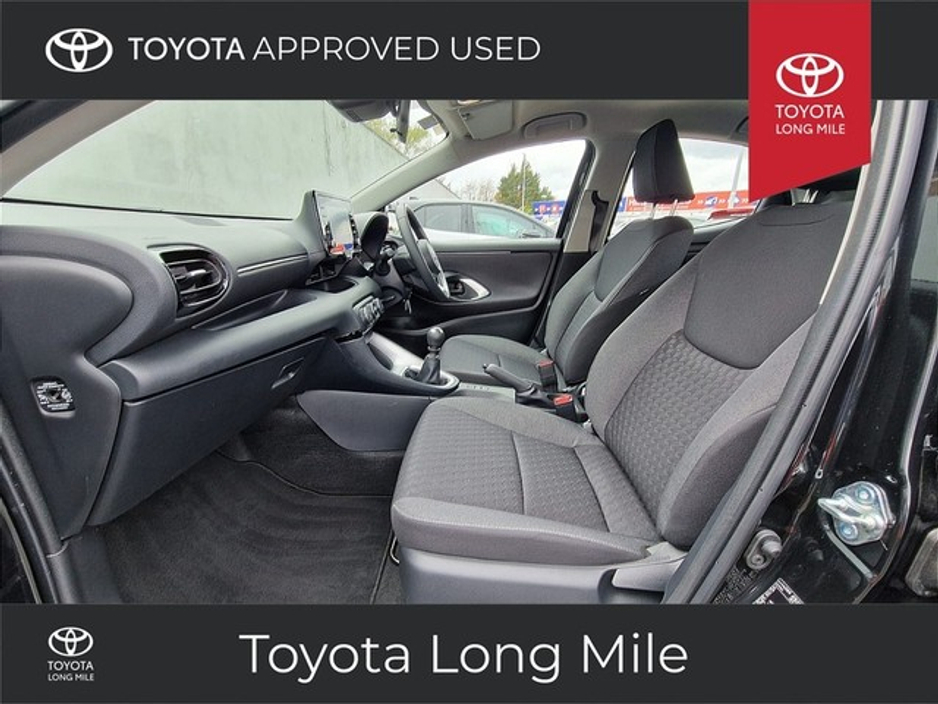 2022 Toyota Yaris - image 6