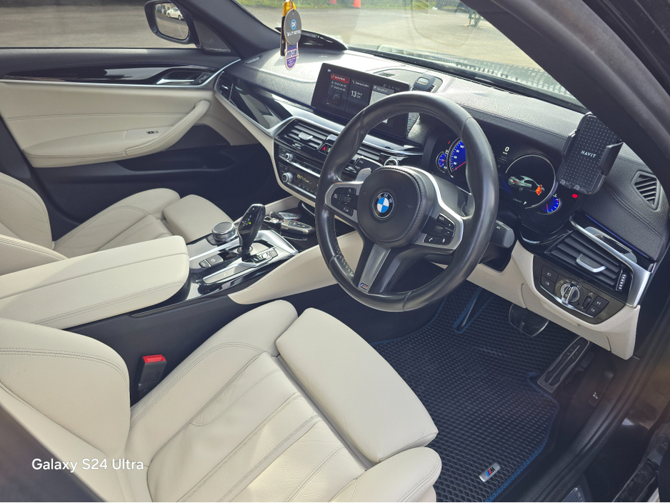 2018 BMW 5 Series - image 5