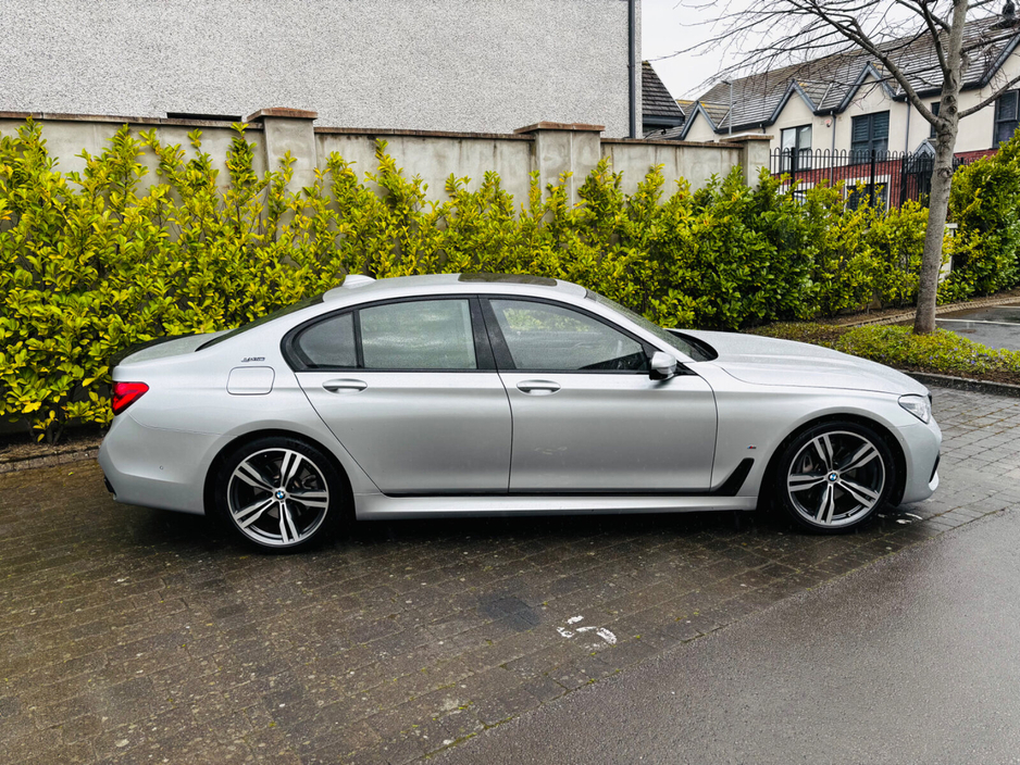2018 BMW 7 Series - image 4