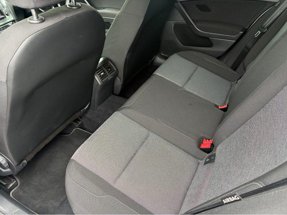 2014 Volkswagen Golf - image 7