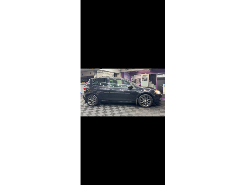 2010 Volkswagen Golf - image 4