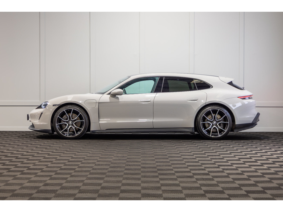 2023 Porsche Taycan - image 3