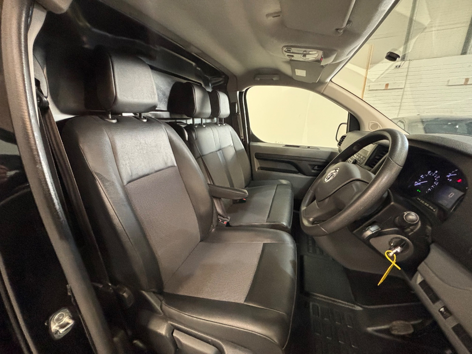 2020 Opel Vivaro - image 8