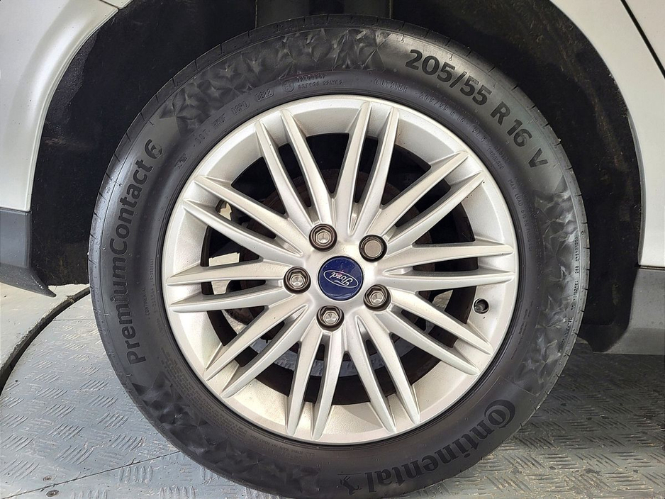 2018 Ford Focus - image 11