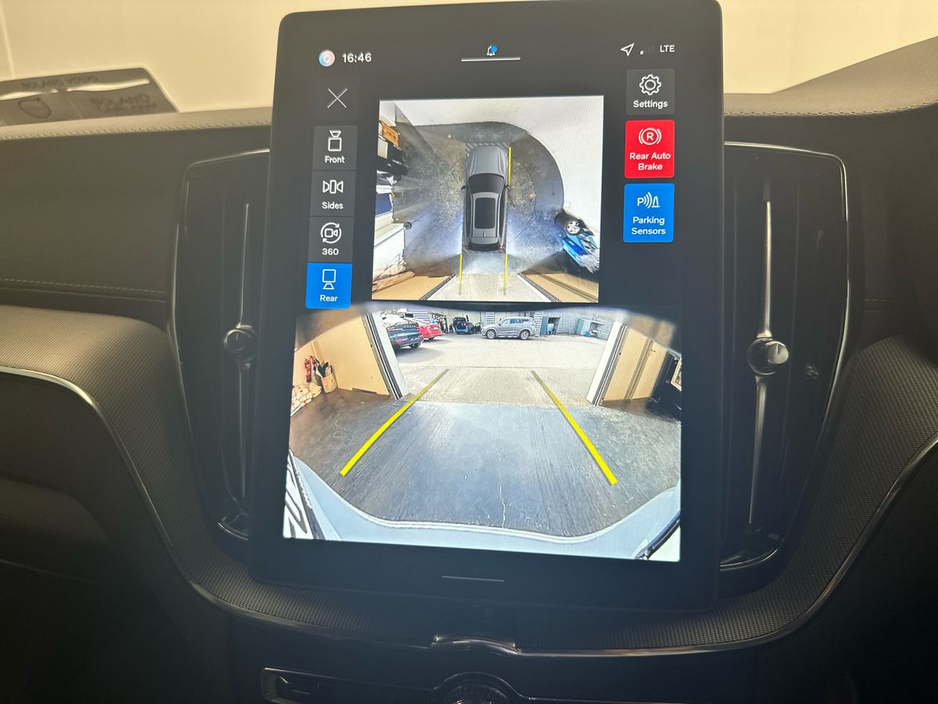 2025 Volvo XC60 - image 16