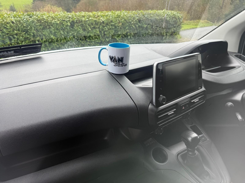 2022 Peugeot Partner - image 12