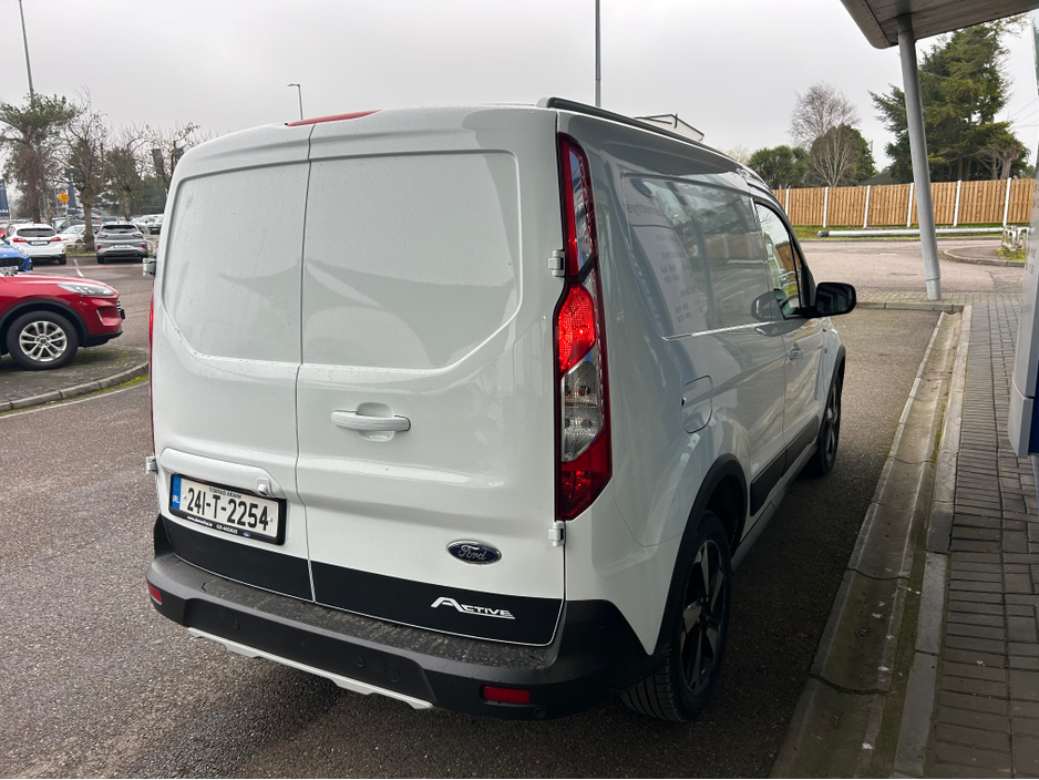 2024 Ford Transit Connect - image 9