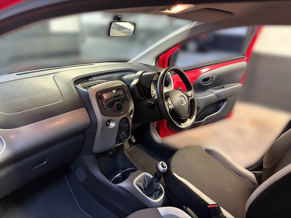 2015 Toyota Aygo X-PLAY VVT-I €7,995