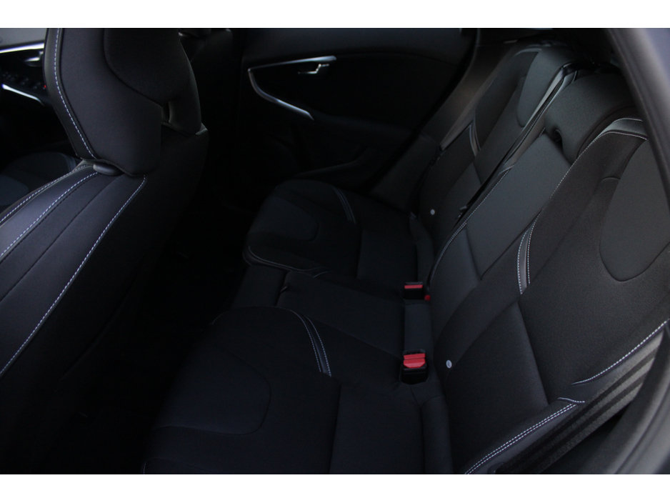 2017 Volvo V40 2.0D4 MOMEMTUM EDITION 180HP 5DR HATCHBACK AUTOMATIC // HUGE SPEC // 1 OWNER CAR WITH 112,355 KM'S // WELL WORTH VIEWING // BUY WITH CONFIDENCE AA AND SIMI APPROVED DEALER 2026 // FINANCE ARRANGED // €15,950