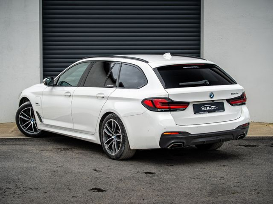 2022 BMW 5 Series - image 10