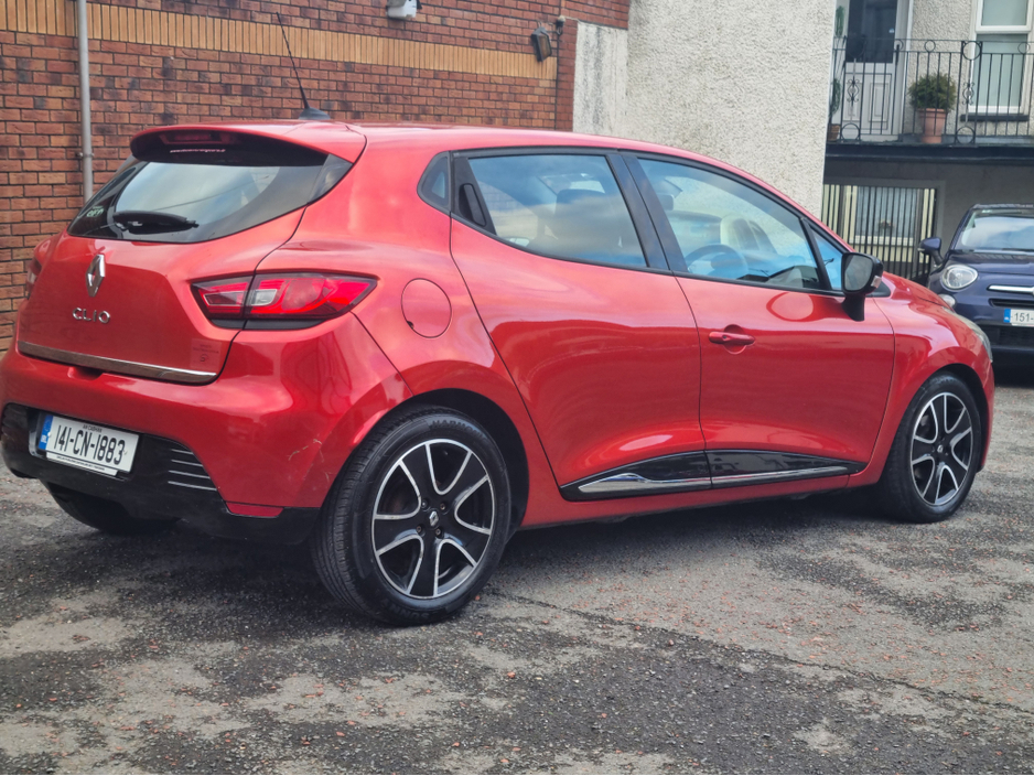2014 Renault Clio - image 2