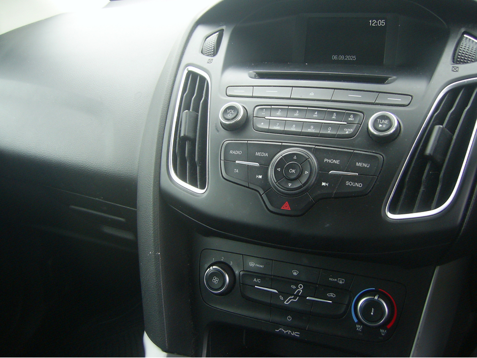 2015 Ford Focus 1.5 TDCI ZETEC 120PS 5DR €6,250