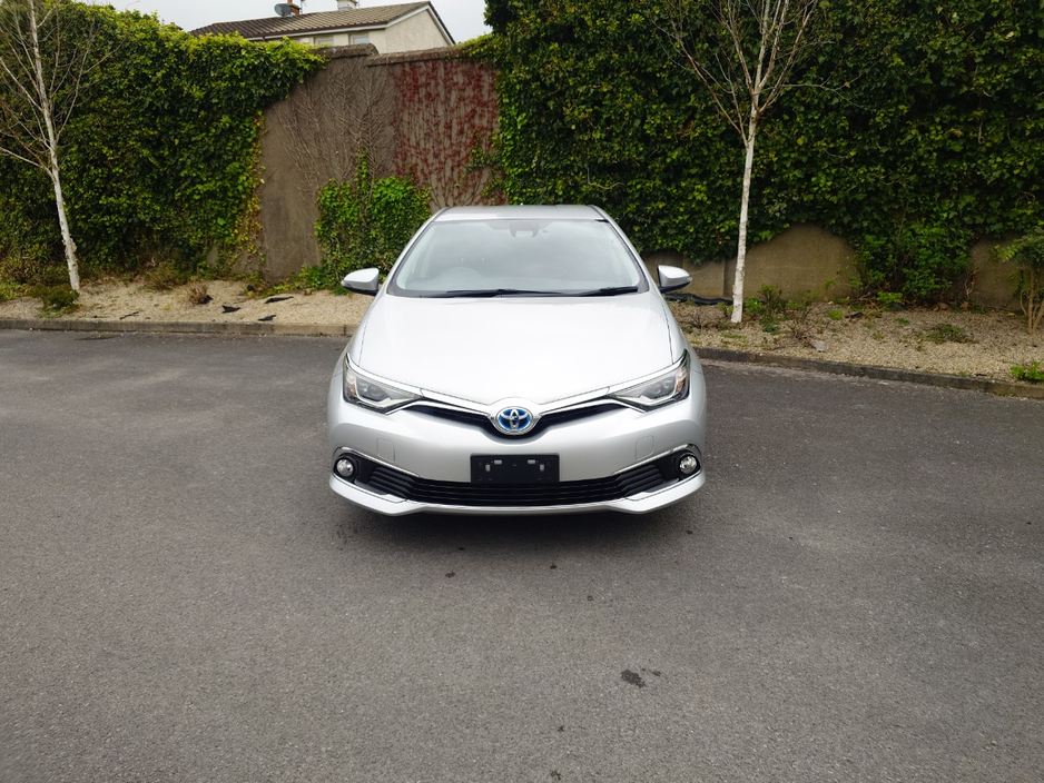 2016 Toyota Auris - image 2