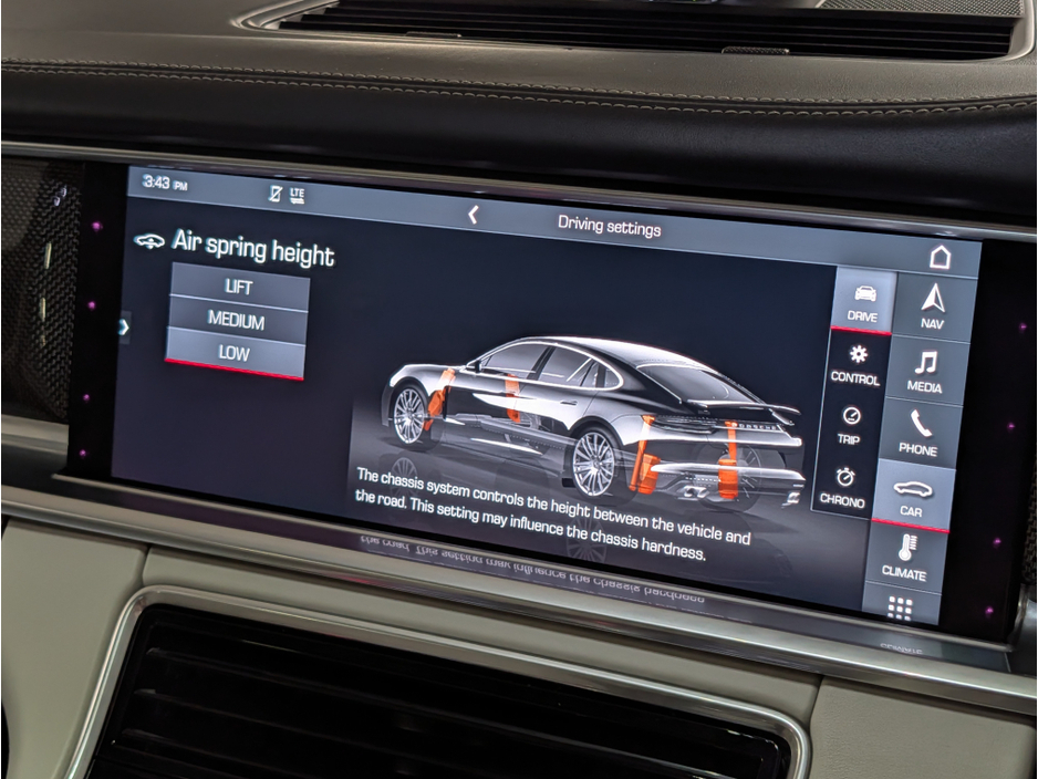 2018 Porsche Panamera - image 25