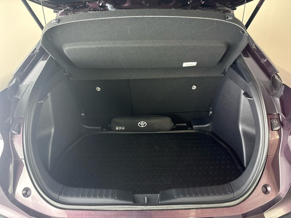 2024 Toyota C-HR - image 10