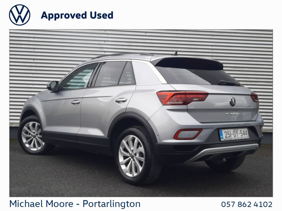 2025 Volkswagen T-Roc - image 3