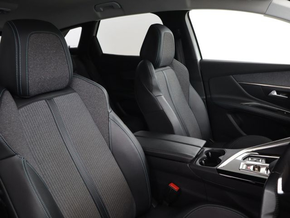 2021 Peugeot 3008 - image 10