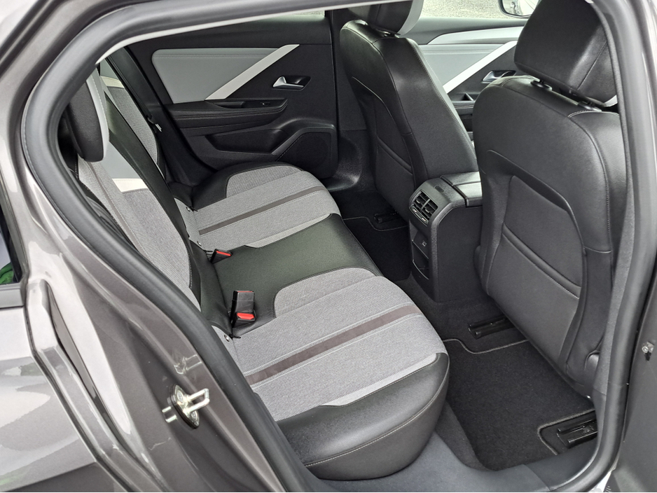 2023 Opel Astra - image 17