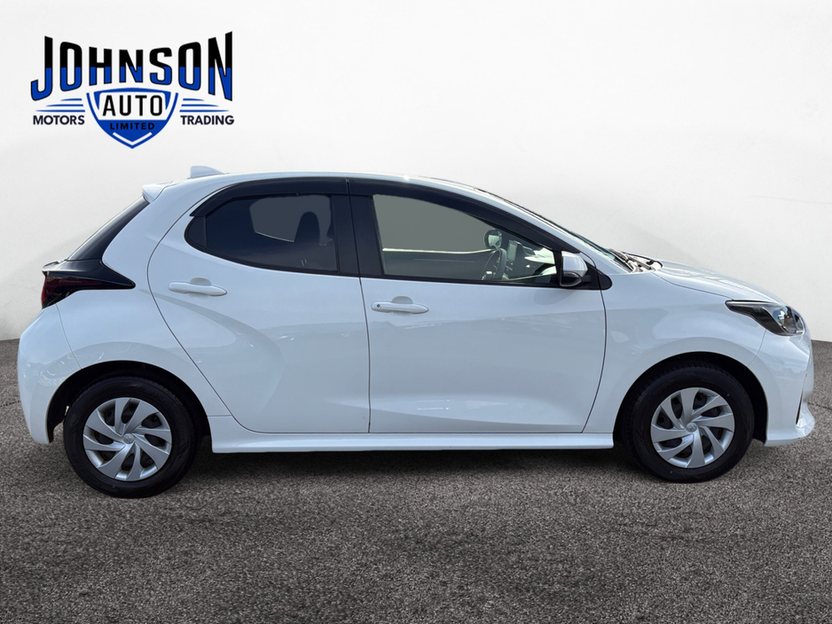 2020 Toyota Yaris - image 2