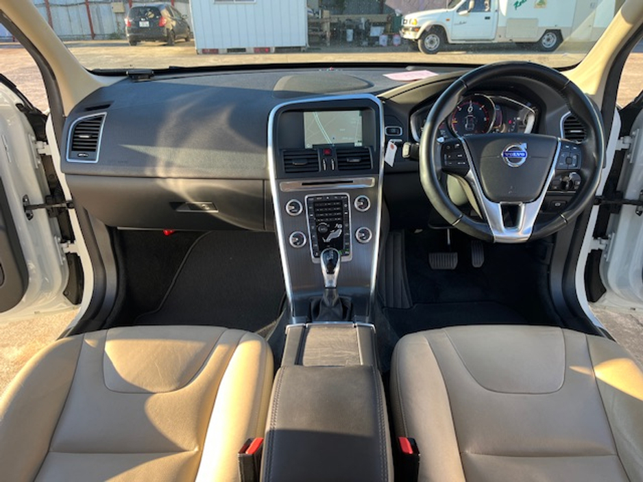 2016 Volvo XC60 - image 12