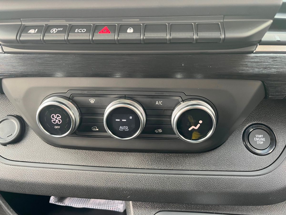 2026 Renault Trafic - image 18