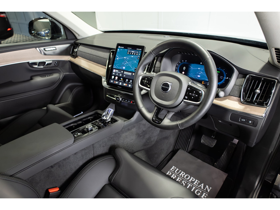 2025 Volvo XC90 T8 PHEV 455hp Plus (Dark Theme) €78,950
