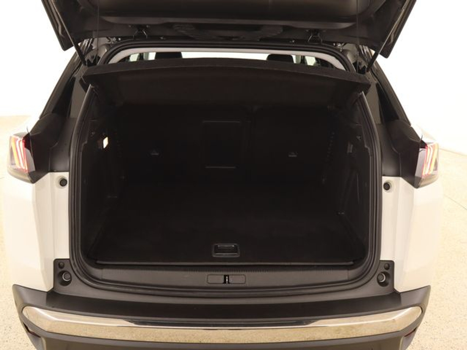 2021 Peugeot 3008 - image 16