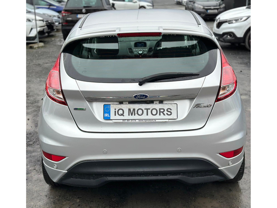 2016 Ford Fiesta - image 12
