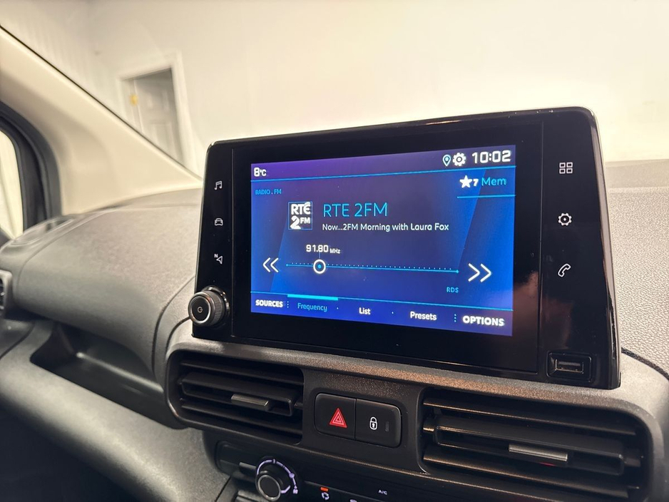 2024 Peugeot Partner - image 17