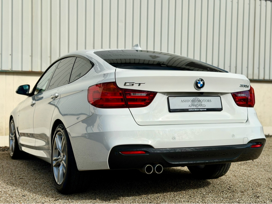 2016 BMW 3 Series - image 4