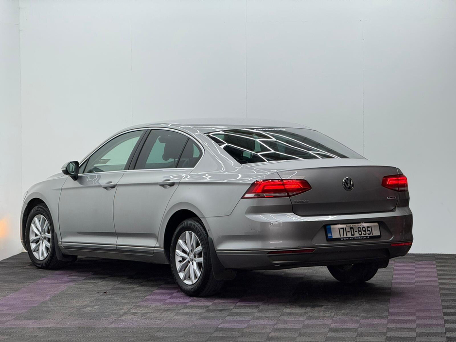 2017 Volkswagen Passat - image 4