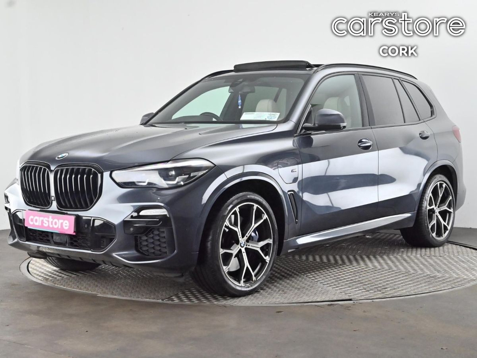 2020 BMW X5 - image 7