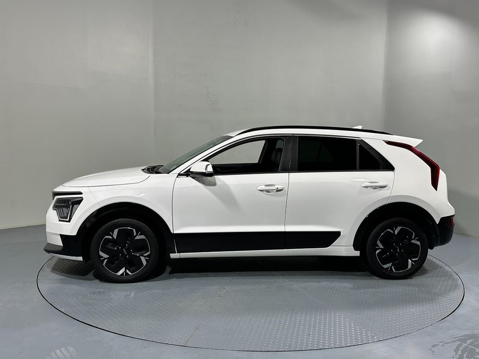 2023 Kia Niro - image 5