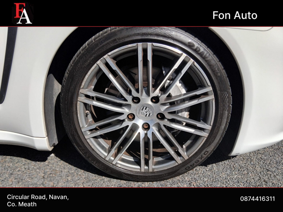 2015 Porsche Panamera - image 25