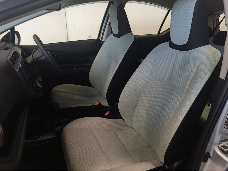 2020 Toyota Aqua - image 8