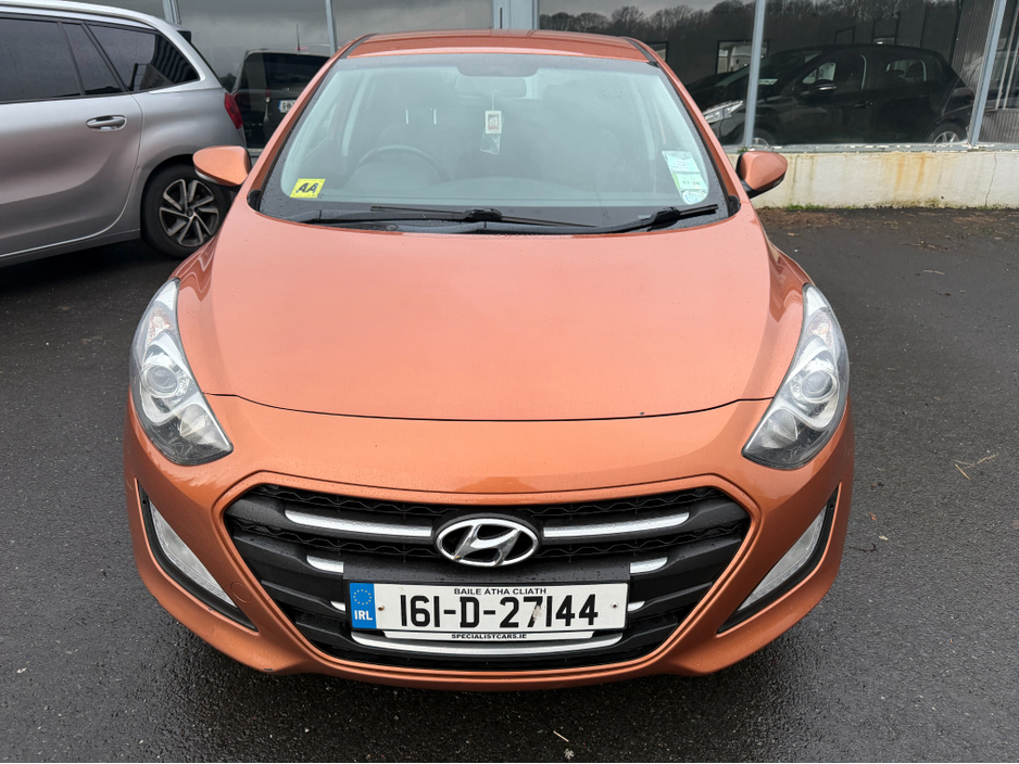 2016 Hyundai i30 - image 2