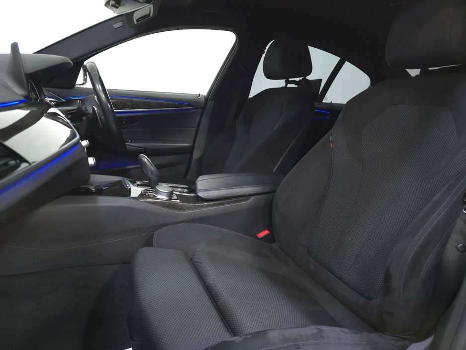 2017 BMW 5 Series - image 17