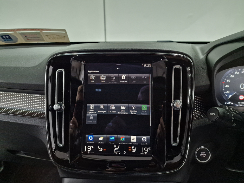 2021 Volvo XC40 - image 18