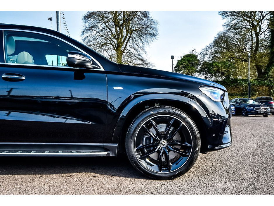 2025 Mercedes-Benz GLE Class - image 8